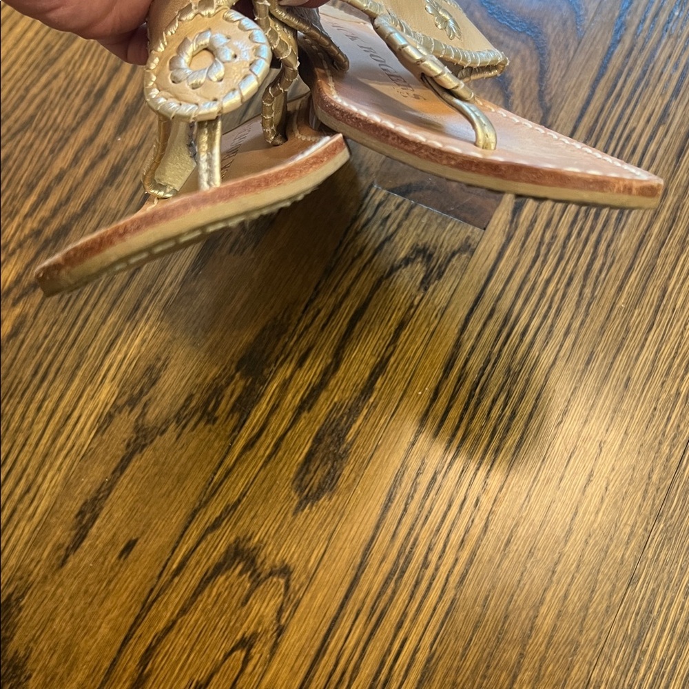 Jack Rogers Beige and Silver Leather Sandals. 8 Medium - Picture 7 of 7